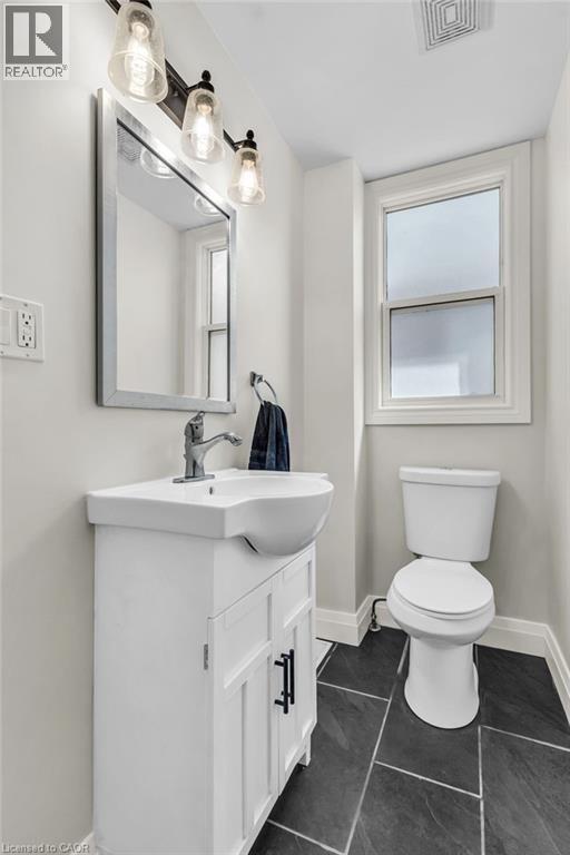 9 Dunbar Road S, Waterloo, Ontario  N2L 2C9 - Photo 10 - 40817524