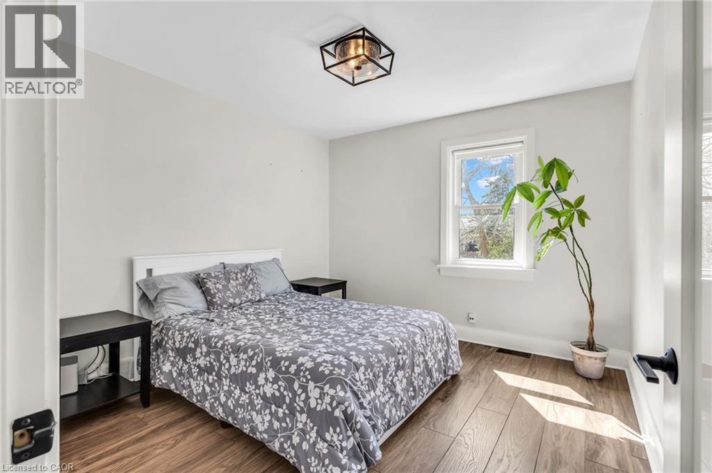 9 Dunbar Road S, Waterloo, Ontario  N2L 2C9 - Photo 11 - 40817524