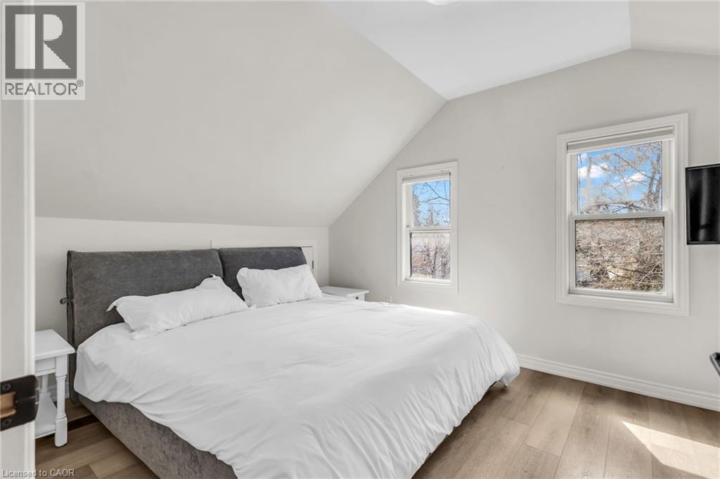 9 Dunbar Road S, Waterloo, Ontario  N2L 2C9 - Photo 18 - 40817524