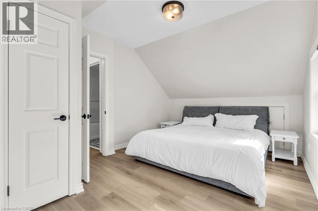 9 Dunbar Road S, Waterloo, Ontario  N2L 2C9 - Photo 19 - 40817524