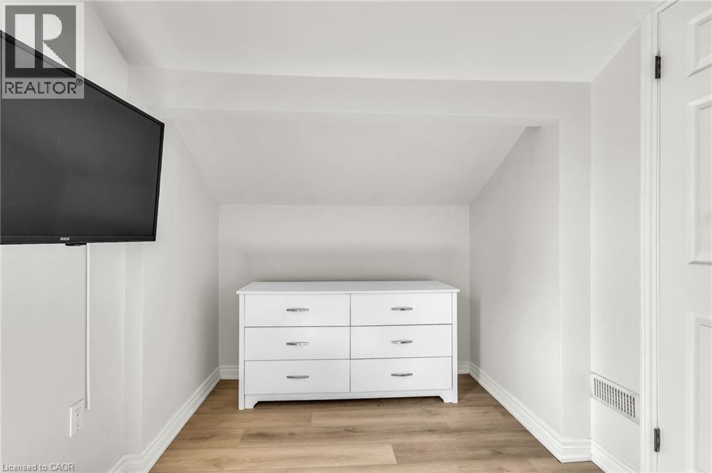 9 Dunbar Road S, Waterloo, Ontario  N2L 2C9 - Photo 20 - 40817524