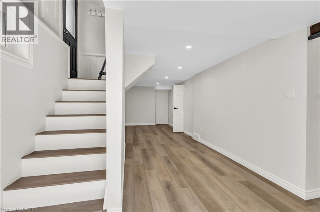 9 Dunbar Road S, Waterloo, Ontario  N2L 2C9 - Photo 26 - 40817524