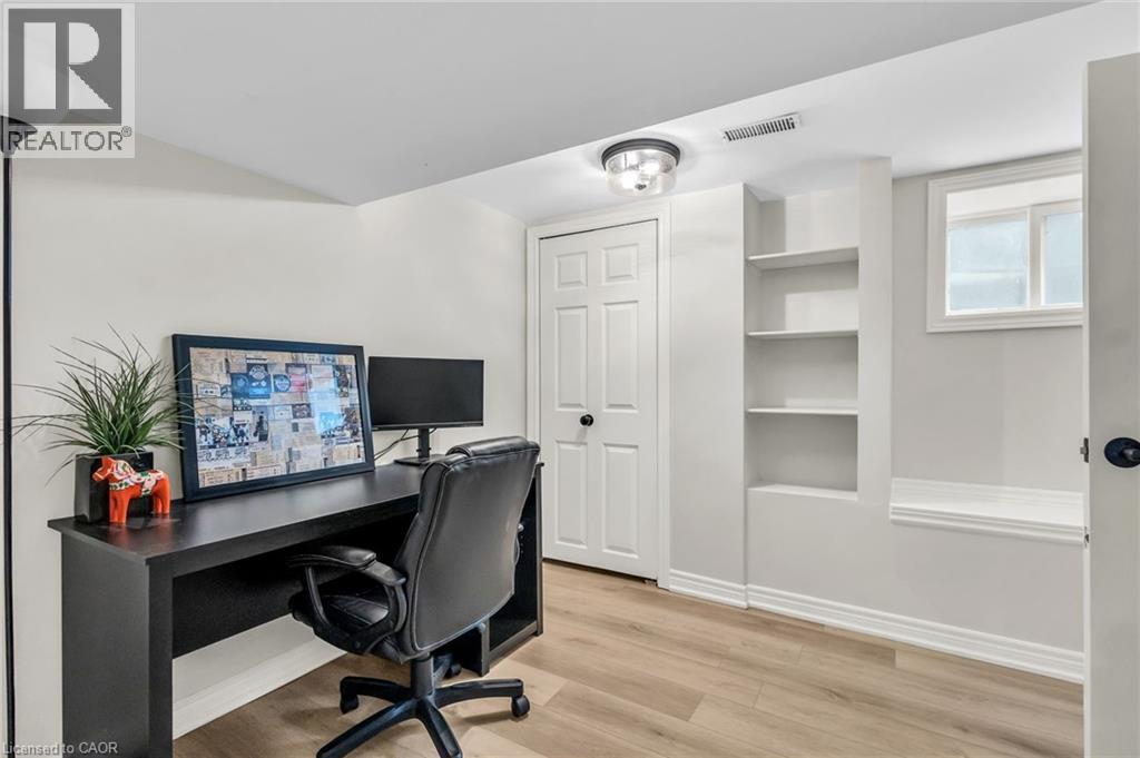 9 Dunbar Road S, Waterloo, Ontario  N2L 2C9 - Photo 28 - 40817524