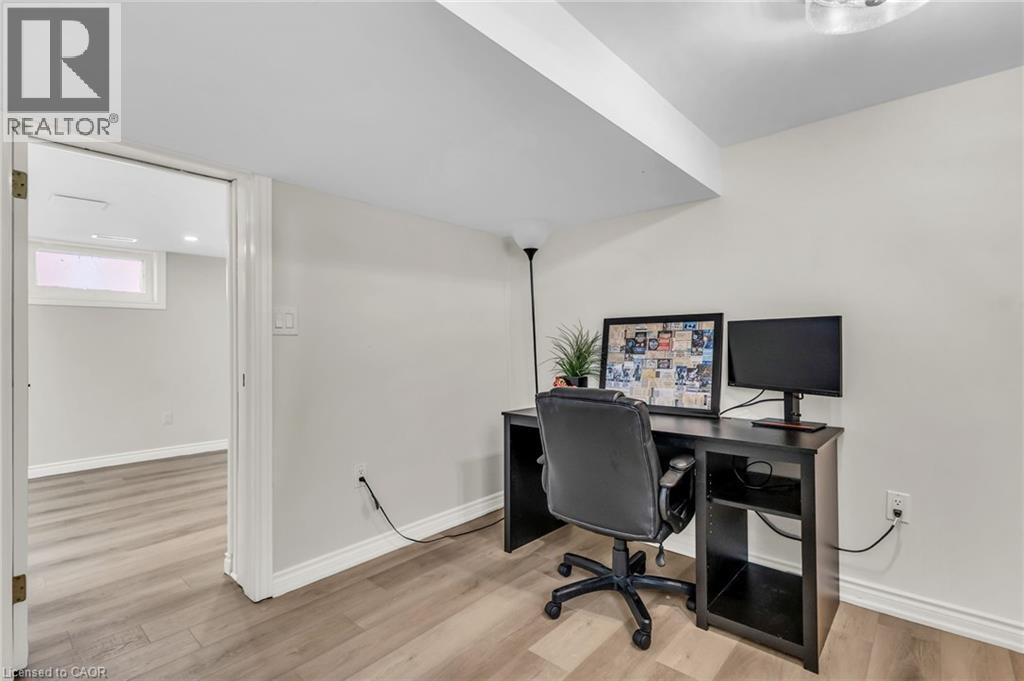 9 Dunbar Road S, Waterloo, Ontario  N2L 2C9 - Photo 29 - 40817524