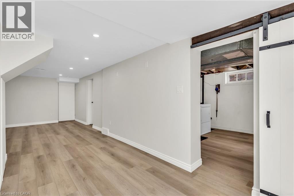 9 Dunbar Road S, Waterloo, Ontario  N2L 2C9 - Photo 32 - 40817524