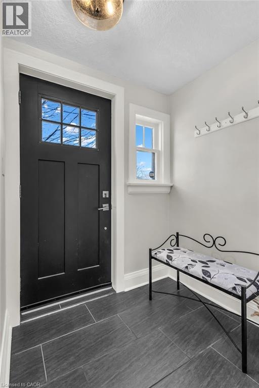 9 Dunbar Road S, Waterloo, Ontario  N2L 2C9 - Photo 4 - 40817524