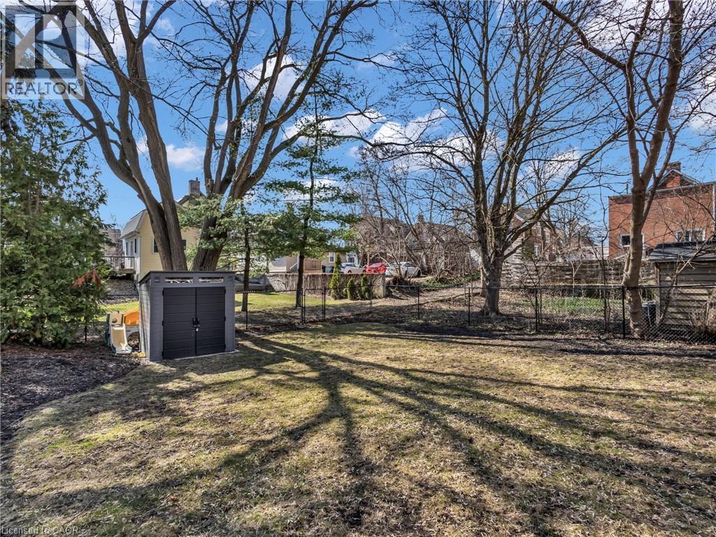 9 Dunbar Road S, Waterloo, Ontario  N2L 2C9 - Photo 40 - 40817524