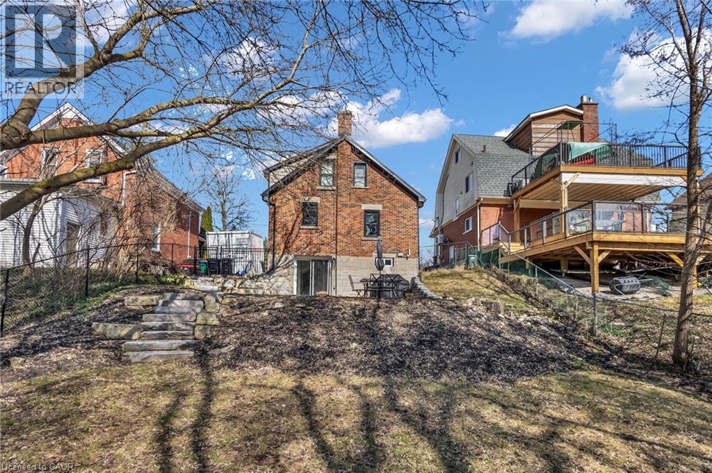 9 Dunbar Road S, Waterloo, Ontario  N2L 2C9 - Photo 42 - 40817524