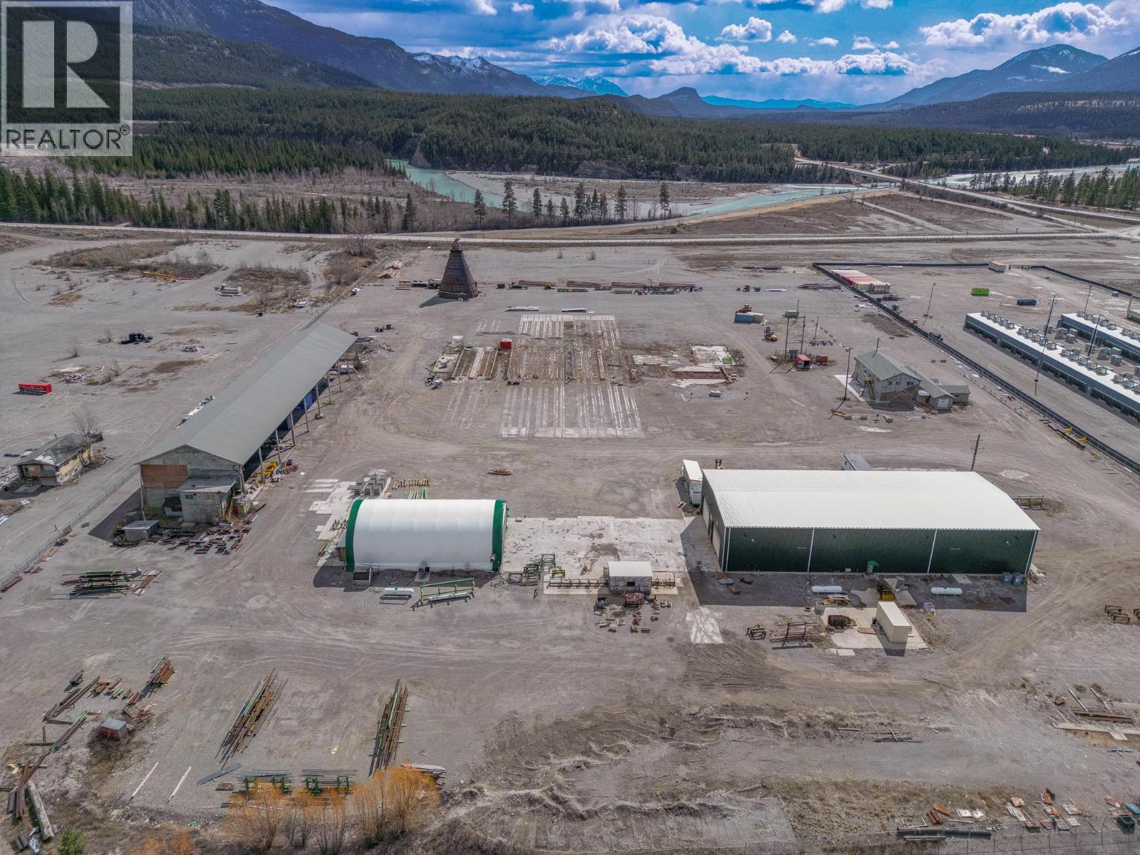 9100 Grainger Road, Canal Flats, British Columbia  V0B 1B0 - Photo 1 - 10382233