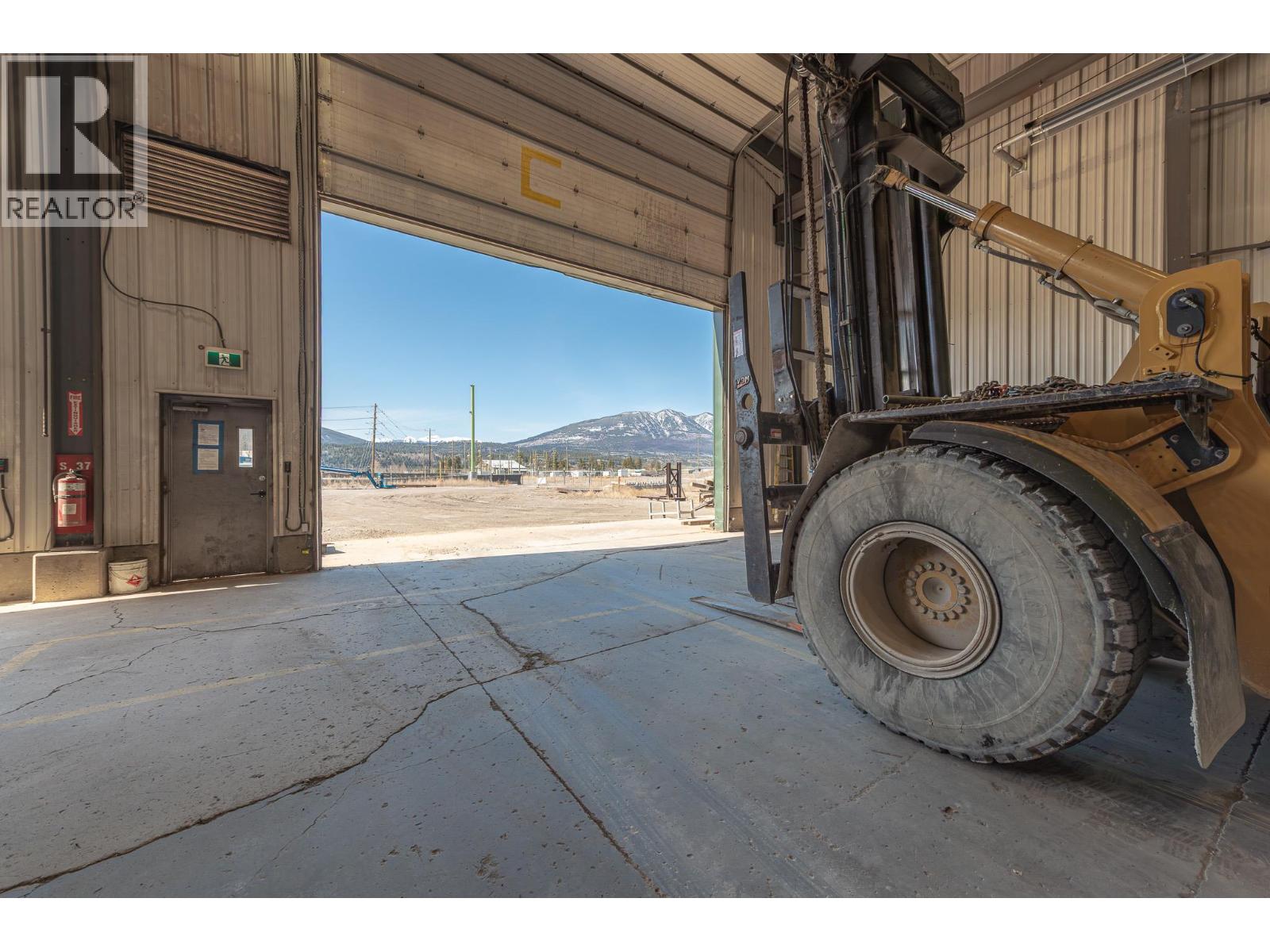 9100 Grainger Road, Canal Flats, British Columbia  V0B 1B0 - Photo 18 - 10382233