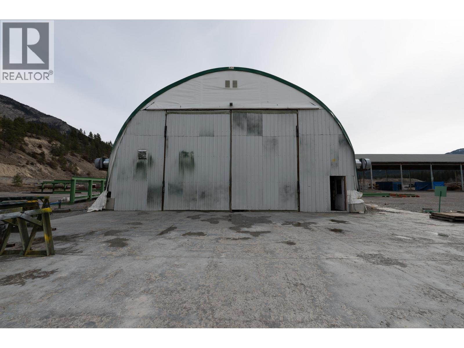 9100 Grainger Road, Canal Flats, British Columbia  V0B 1B0 - Photo 31 - 10382233