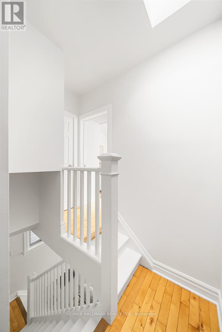 31 Tiverton Avenue, Toronto, Ontario  M4M 2M1 - Photo 19 - E12964066