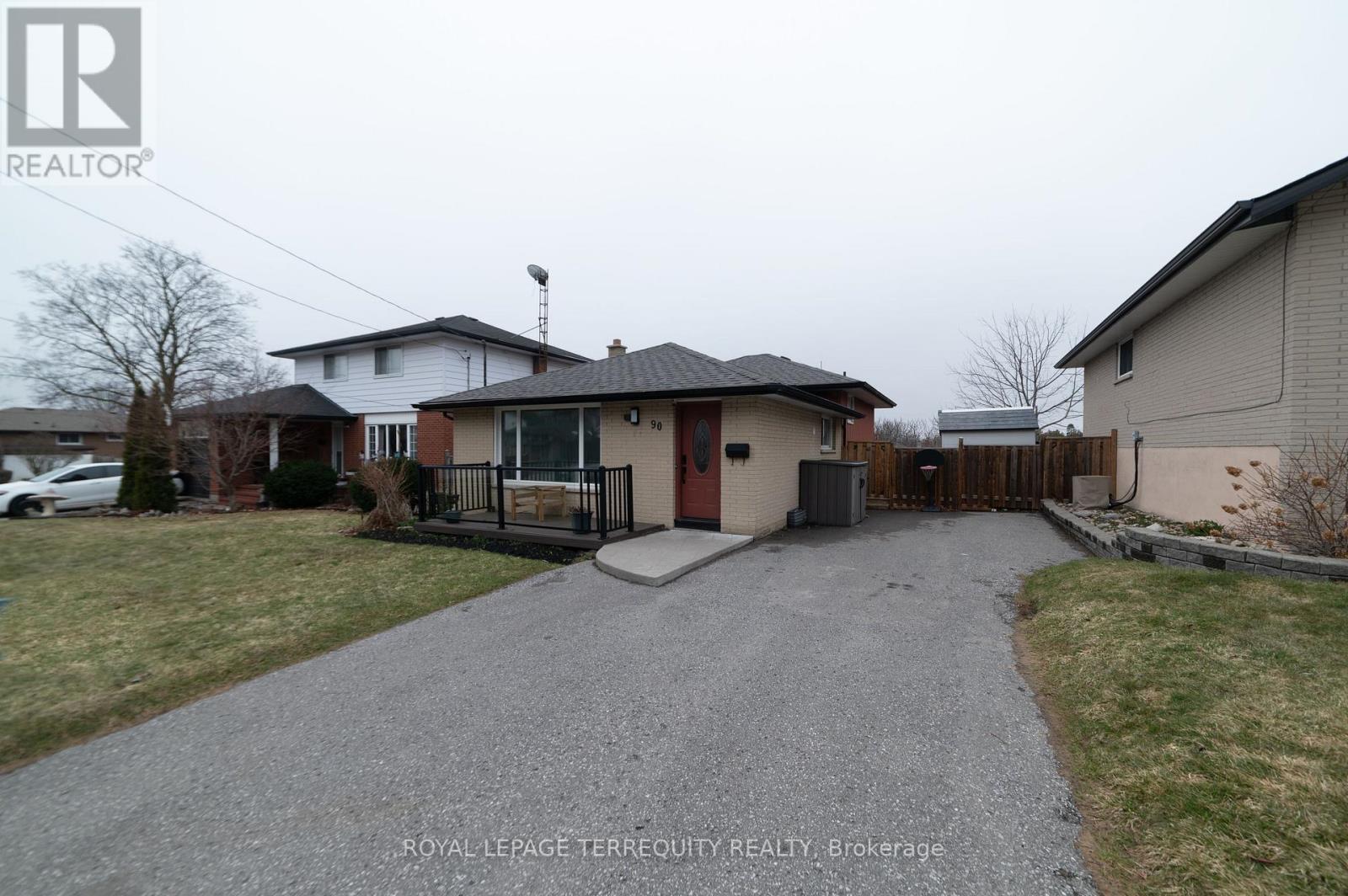 90 KEEWATIN STREET S, Oshawa, Ontario