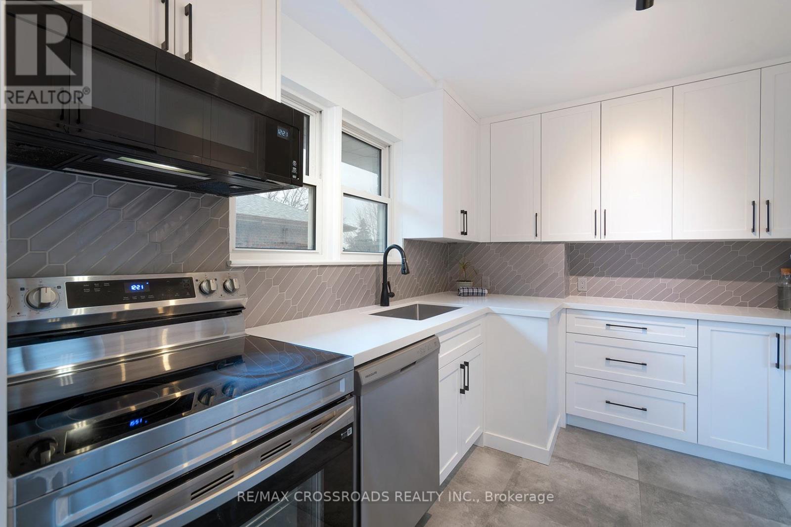 32 Kim Court, Toronto, Ontario  M1K 3R6 - Photo 10 - E12964130