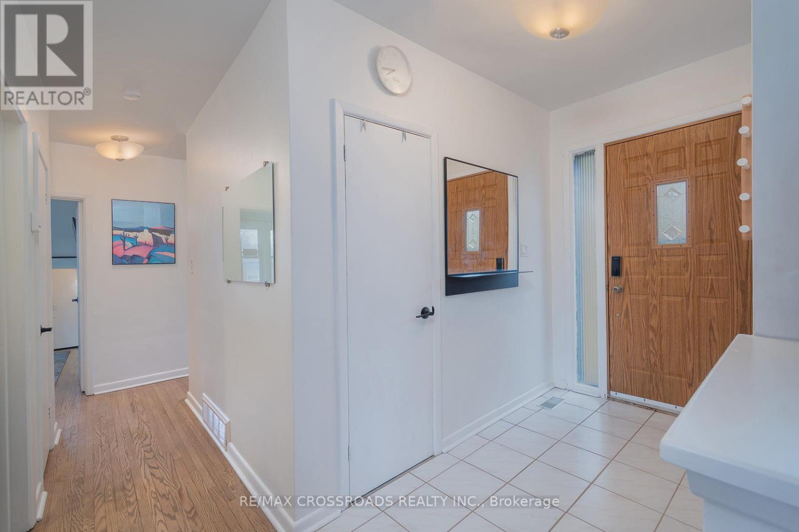 32 Kim Court, Toronto, Ontario  M1K 3R6 - Photo 3 - E12964130