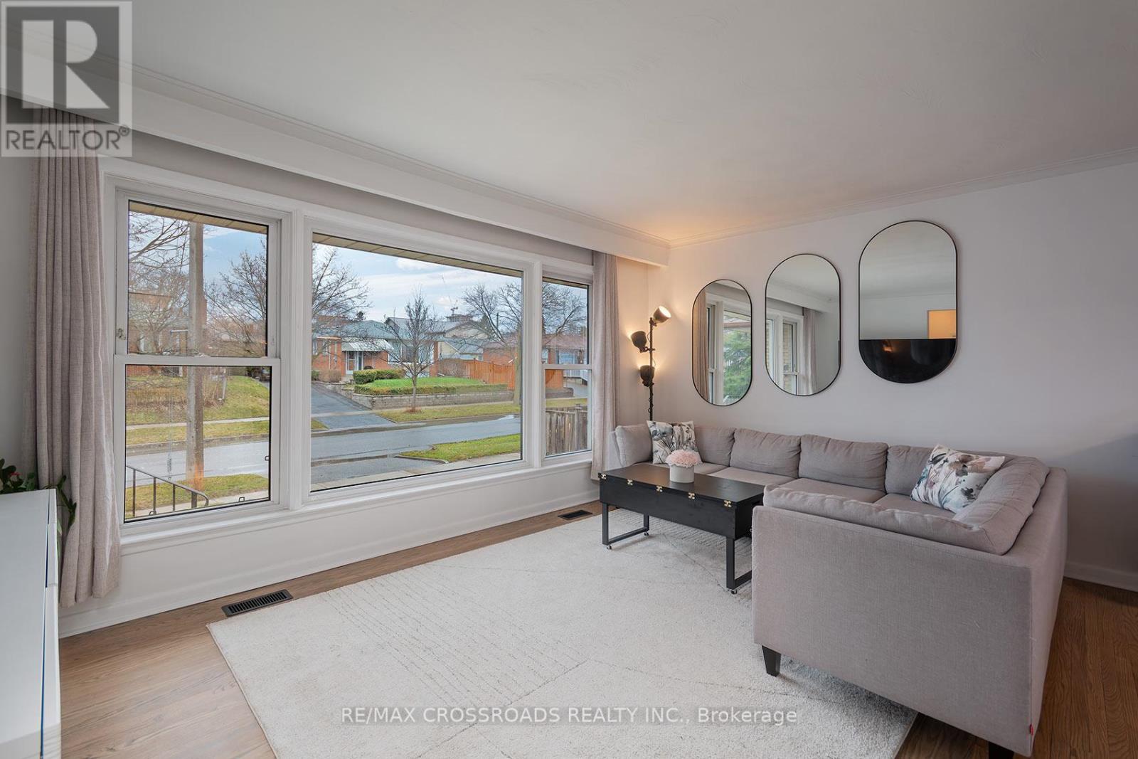 32 Kim Court, Toronto, Ontario  M1K 3R6 - Photo 5 - E12964130