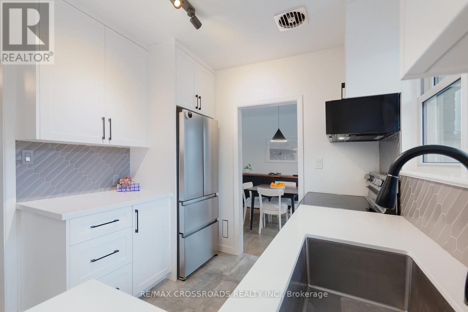 32 Kim Court, Toronto, Ontario  M1K 3R6 - Photo 8 - E12964130