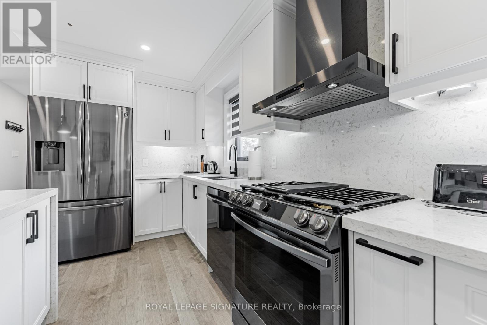 16 Boem Avenue, Toronto, Ontario  M1R 3T1 - Photo 17 - E12964154