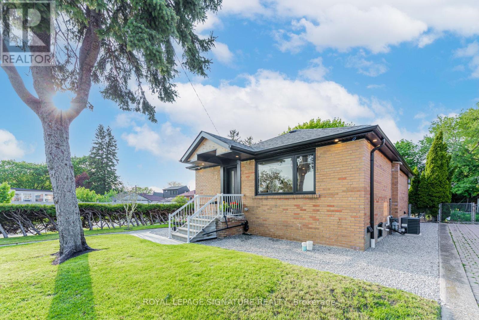 16 Boem Avenue, Toronto, Ontario  M1R 3T1 - Photo 3 - E12964154