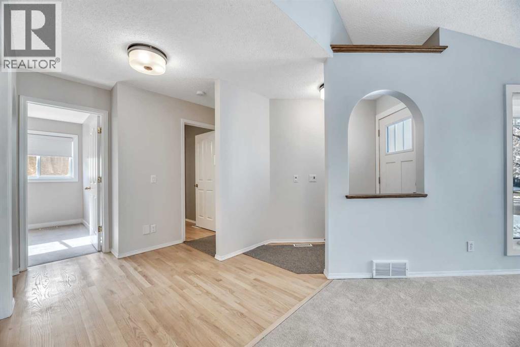 167 Douglasbank Mews SE, Calgary, Alberta  T2Z 2J5 - Photo 9 - A2298445