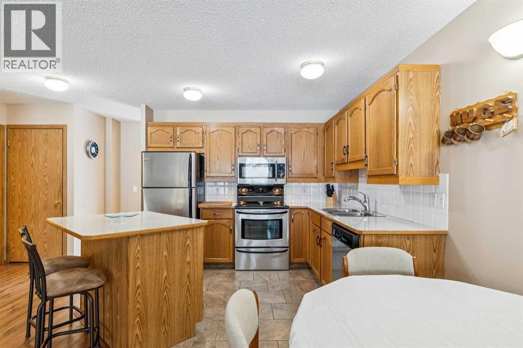 53 Somervale Point SW, Calgary, Alberta  T2Y 3K4 - Photo 6 - A2298636