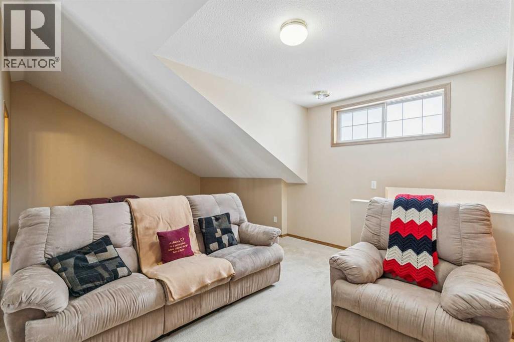 53 Somervale Point SW, Calgary, Alberta  T2Y 3K4 - Photo 17 - A2298636