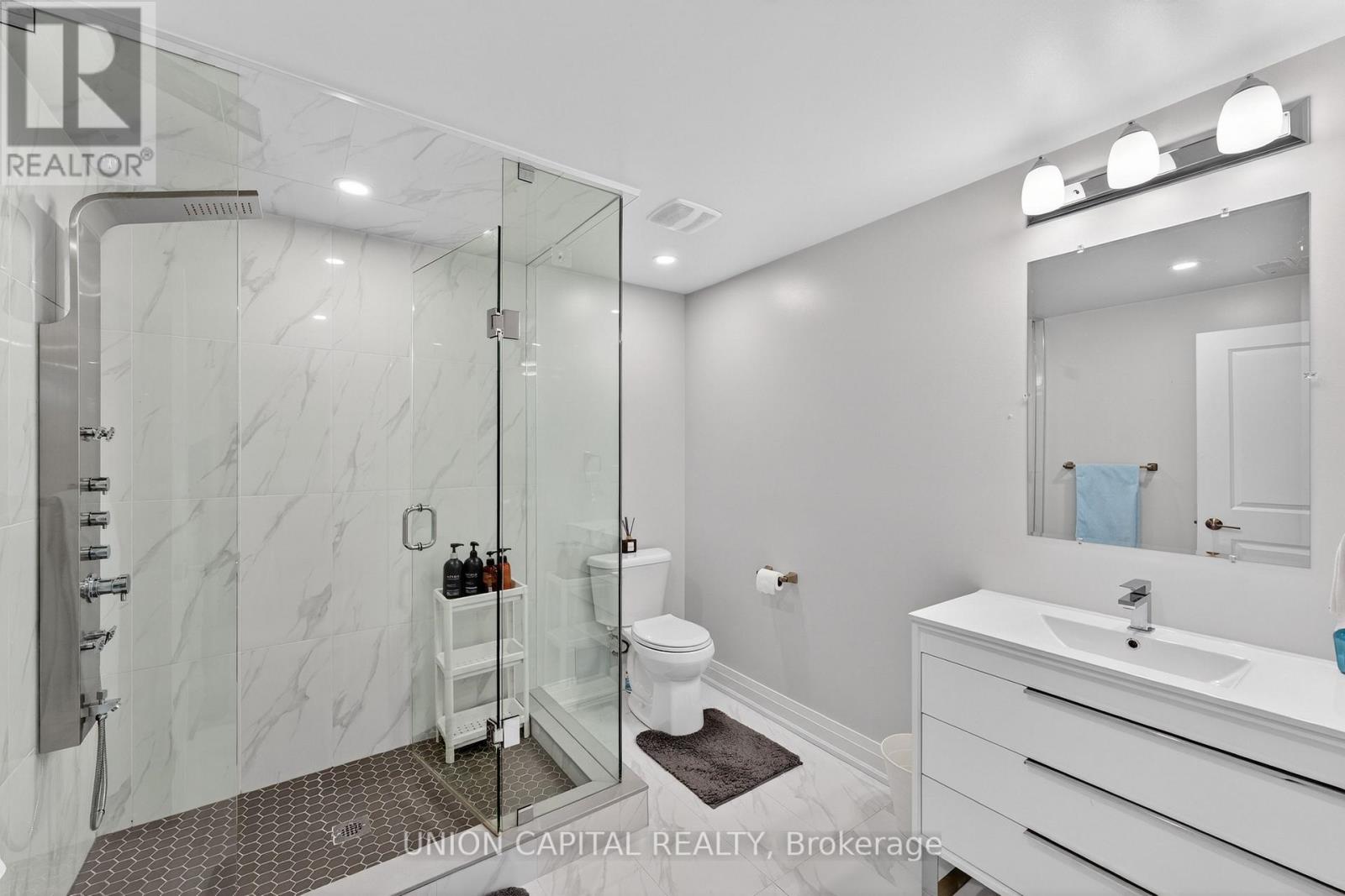 29 Elm Grove Avenue, Richmond Hill, Ontario  L4E 2T2 - Photo 35 - N12964000