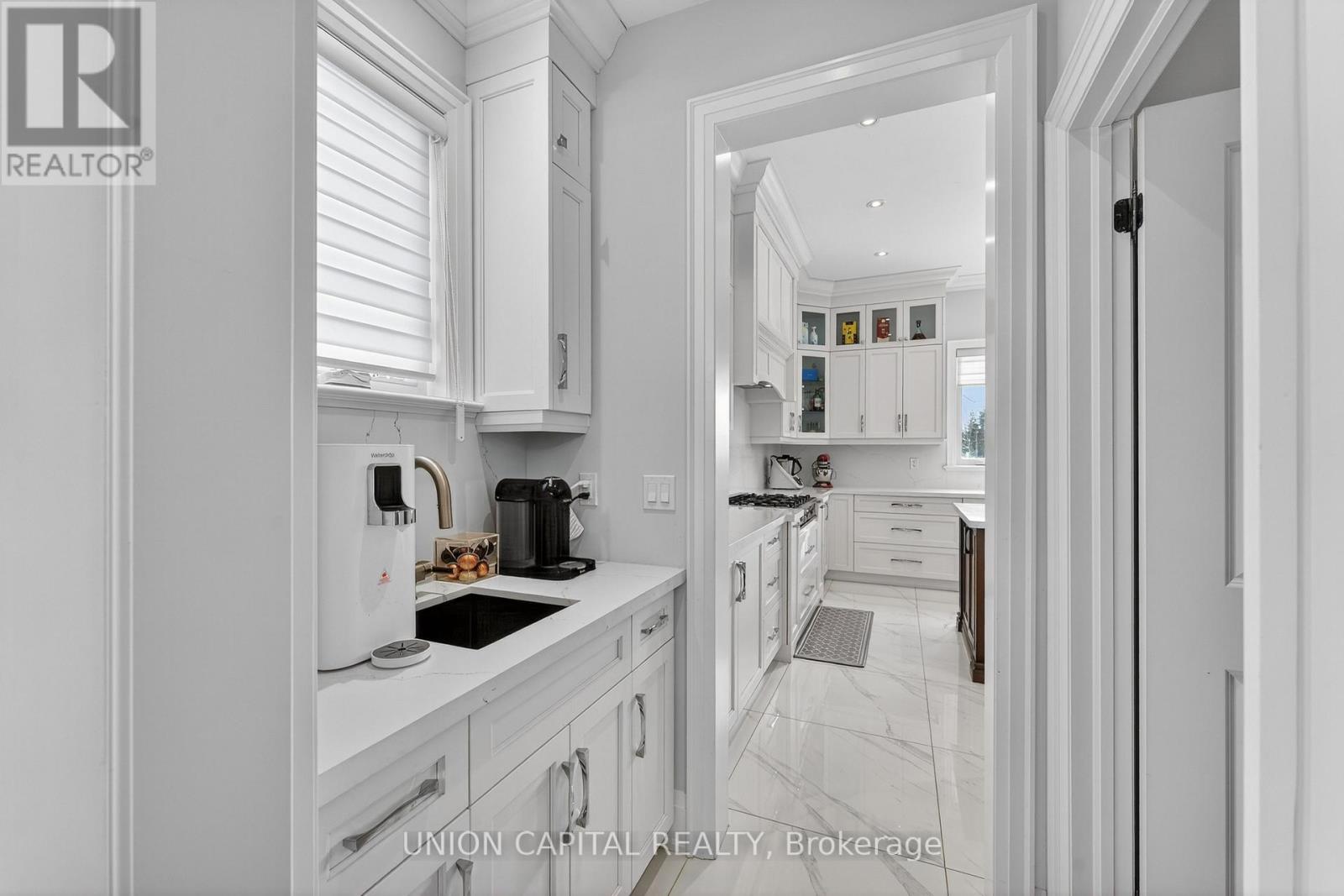 29 Elm Grove Avenue, Richmond Hill, Ontario  L4E 2T2 - Photo 9 - N12964000