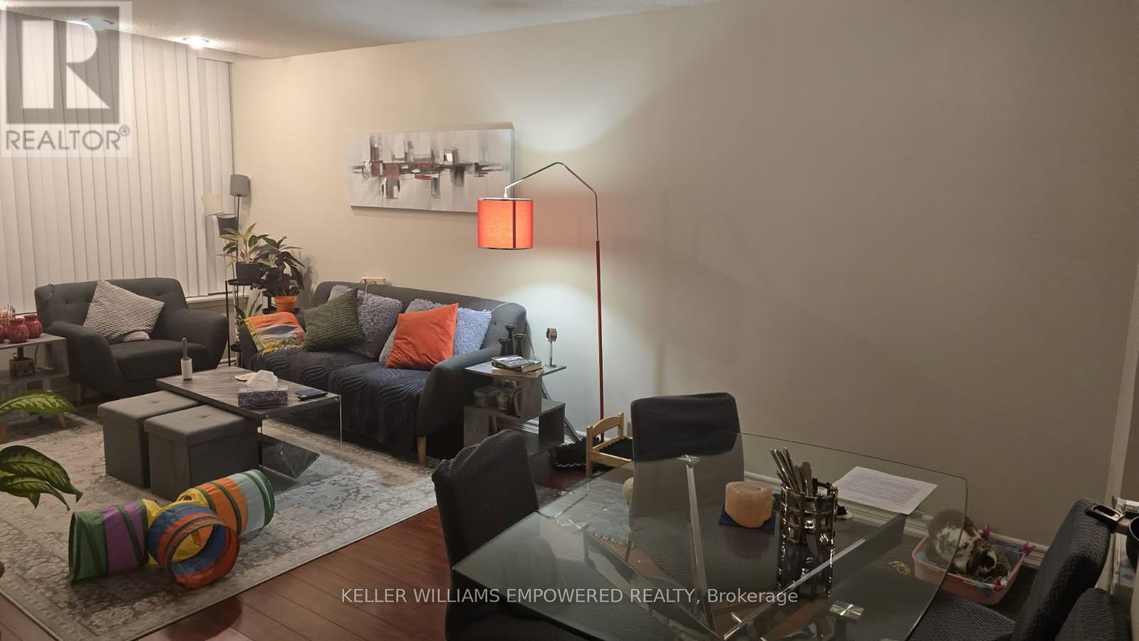 1106 - 81 Townsgate Drive, Vaughan, Ontario  L4J 8E6 - Photo 3 - N12964008