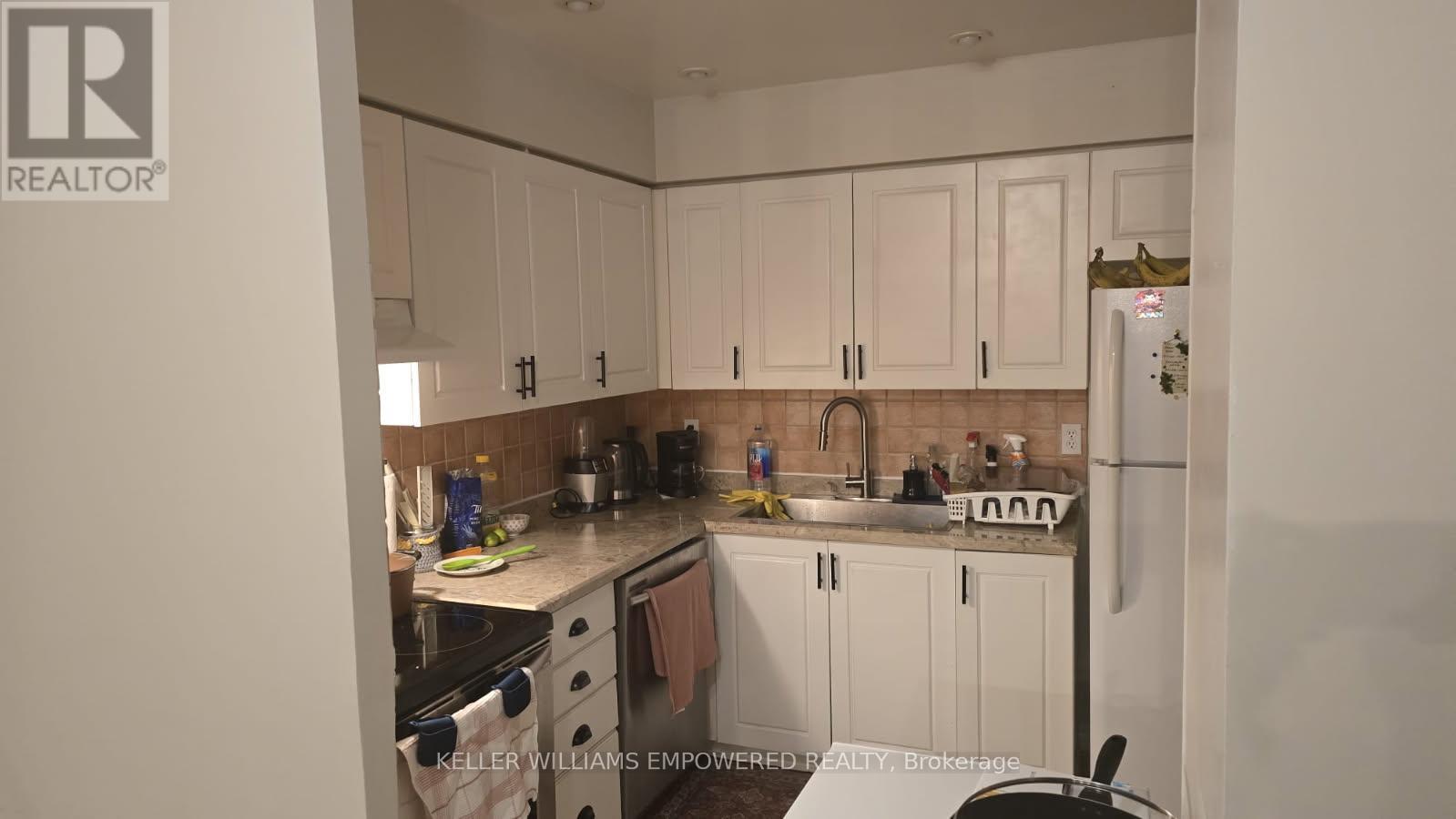 1106 - 81 Townsgate Drive, Vaughan, Ontario  L4J 8E6 - Photo 5 - N12964008