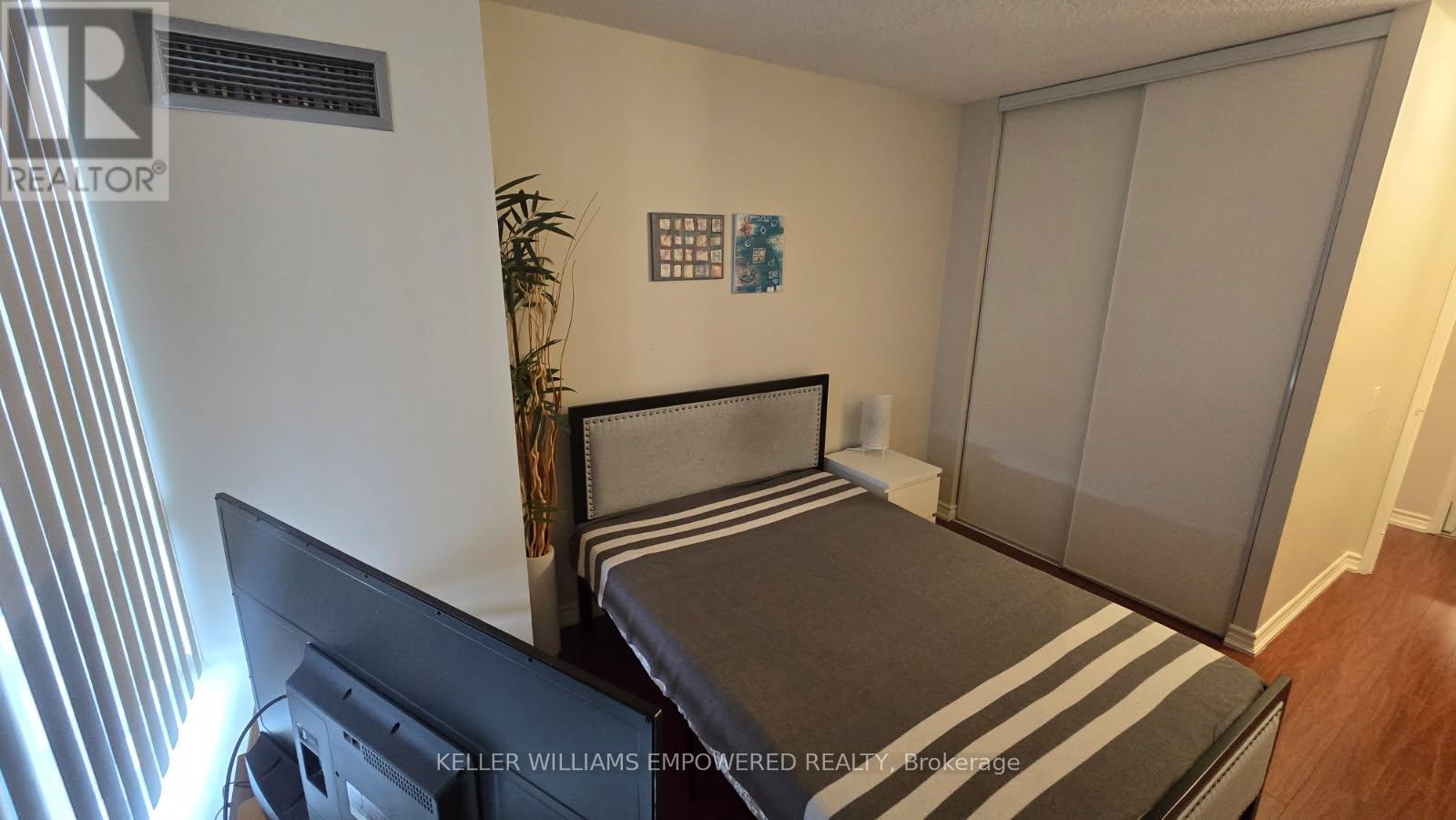 1106 - 81 Townsgate Drive, Vaughan, Ontario  L4J 8E6 - Photo 7 - N12964008