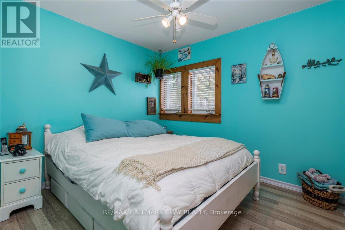 930 Gilmore Avenue, Innisfil, Ontario  L0L 1W0 - Photo 12 - N12964020