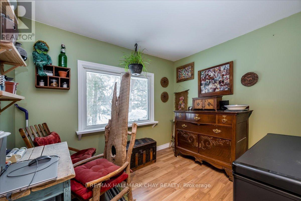 930 Gilmore Avenue, Innisfil, Ontario  L0L 1W0 - Photo 13 - N12964020