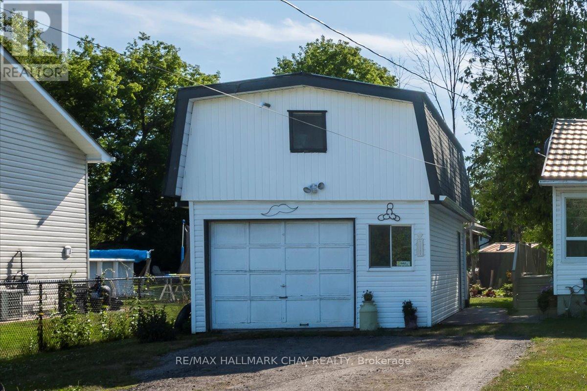 930 Gilmore Avenue, Innisfil, Ontario  L0L 1W0 - Photo 2 - N12964020