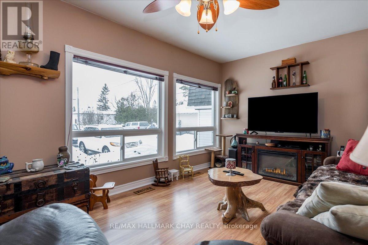 930 Gilmore Avenue, Innisfil, Ontario  L0L 1W0 - Photo 9 - N12964020