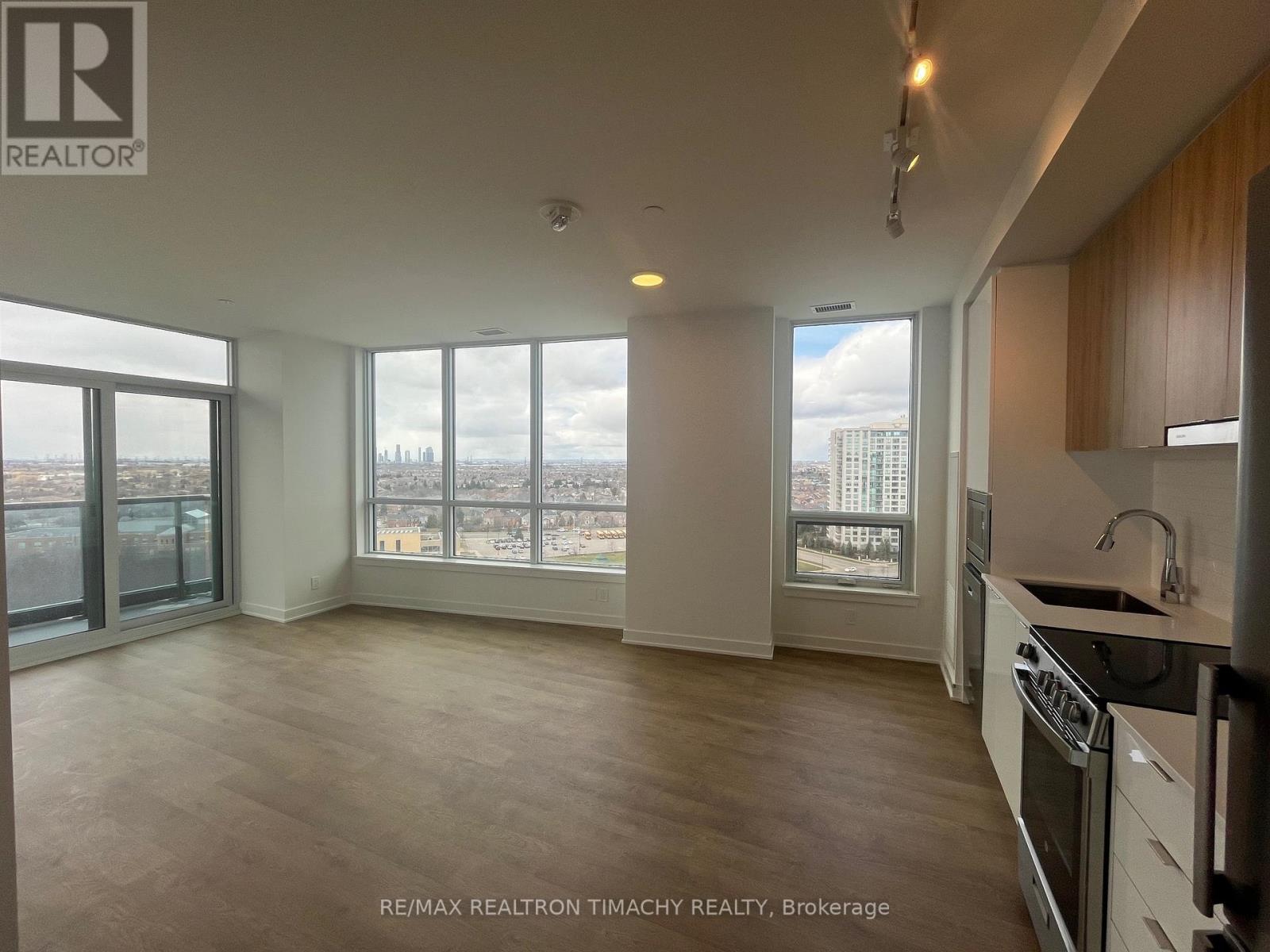 1205 - 30 Upper Mall Way, Vaughan, Ontario  L4J 0L7 - Photo 3 - N12964158