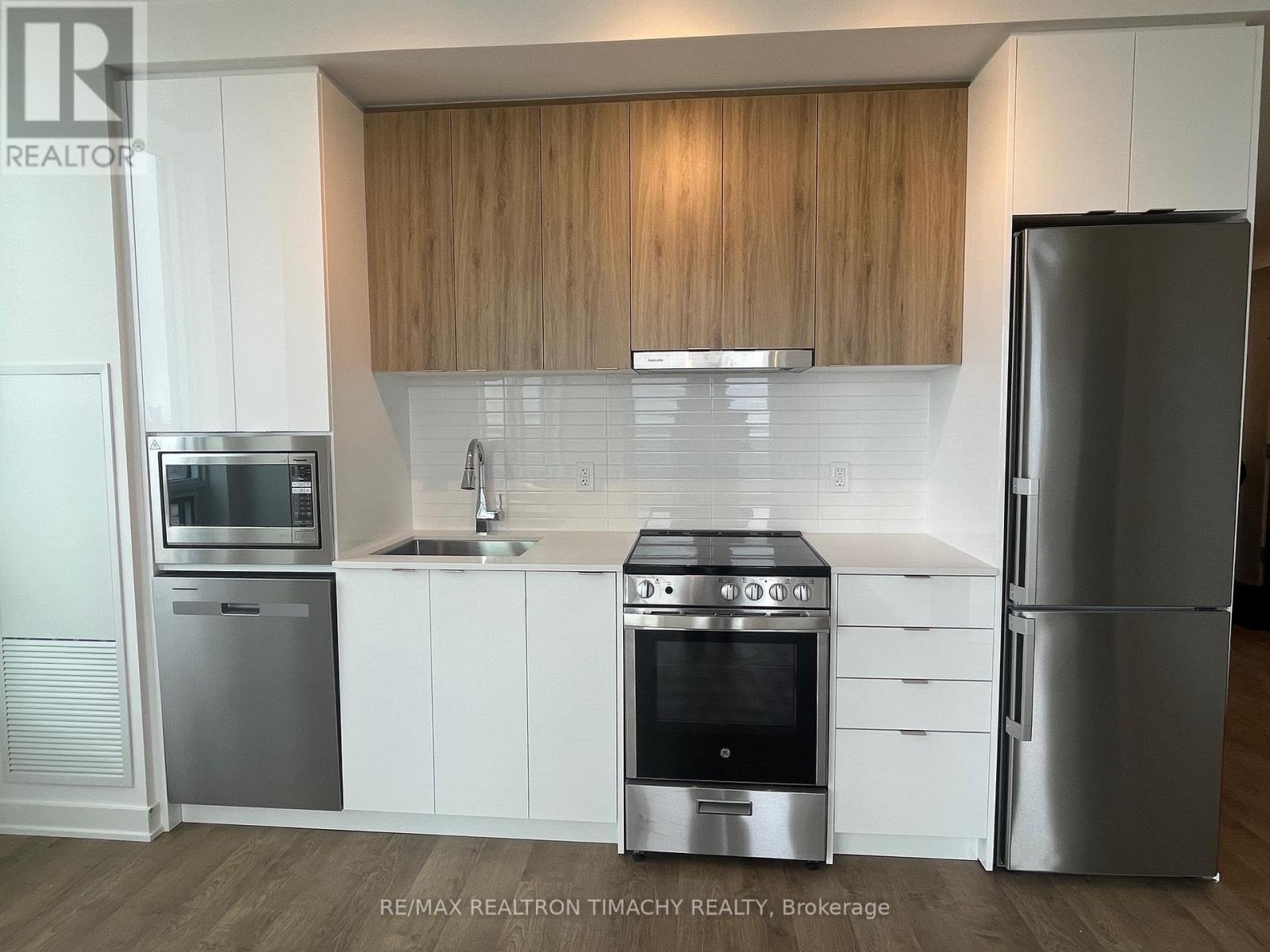 1205 - 30 Upper Mall Way, Vaughan, Ontario  L4J 0L7 - Photo 5 - N12964158