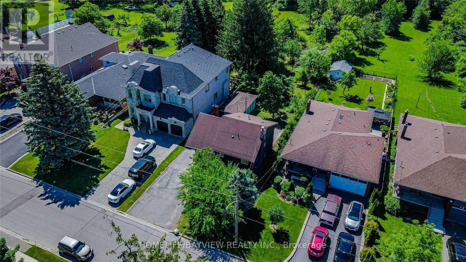 85 Yongehurst Road, Richmond Hill, Ontario  L4C 3T3 - Photo 13 - N12964162