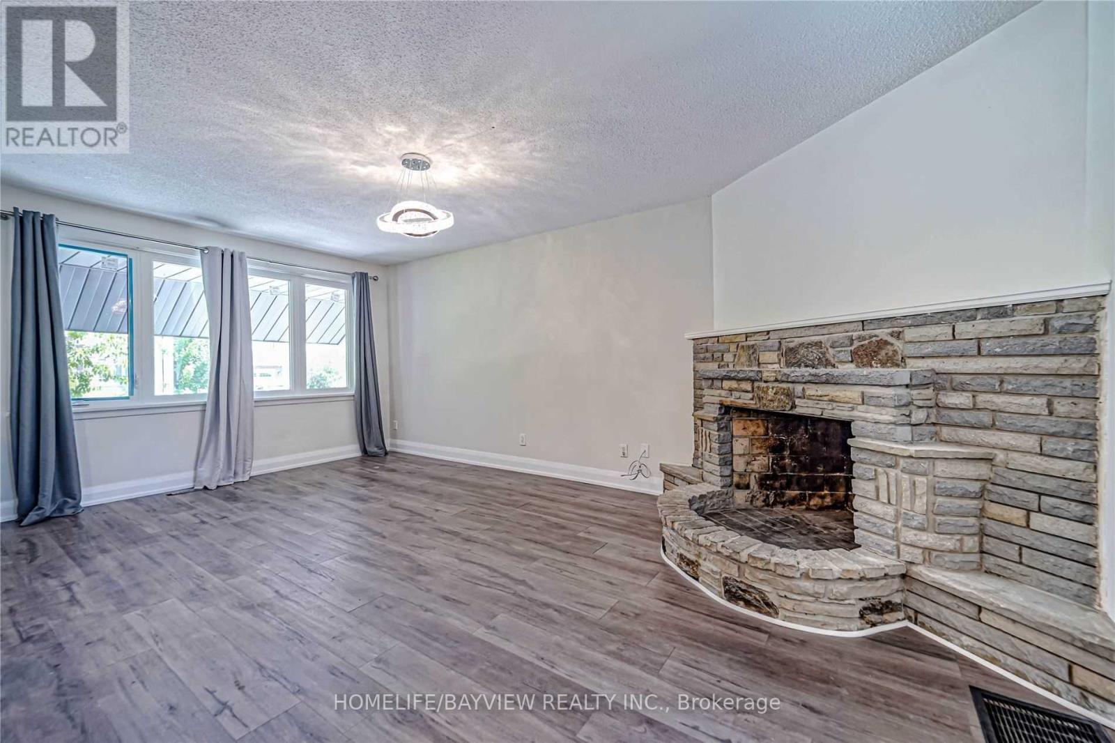 85 Yongehurst Road, Richmond Hill, Ontario  L4C 3T3 - Photo 3 - N12964162