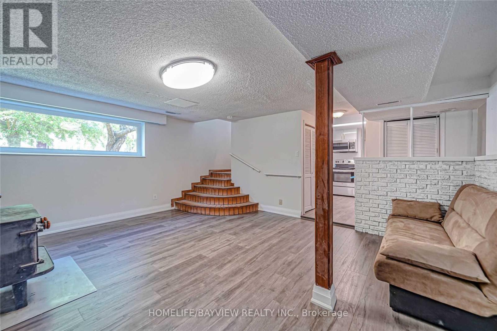 85 Yongehurst Road, Richmond Hill, Ontario  L4C 3T3 - Photo 9 - N12964162