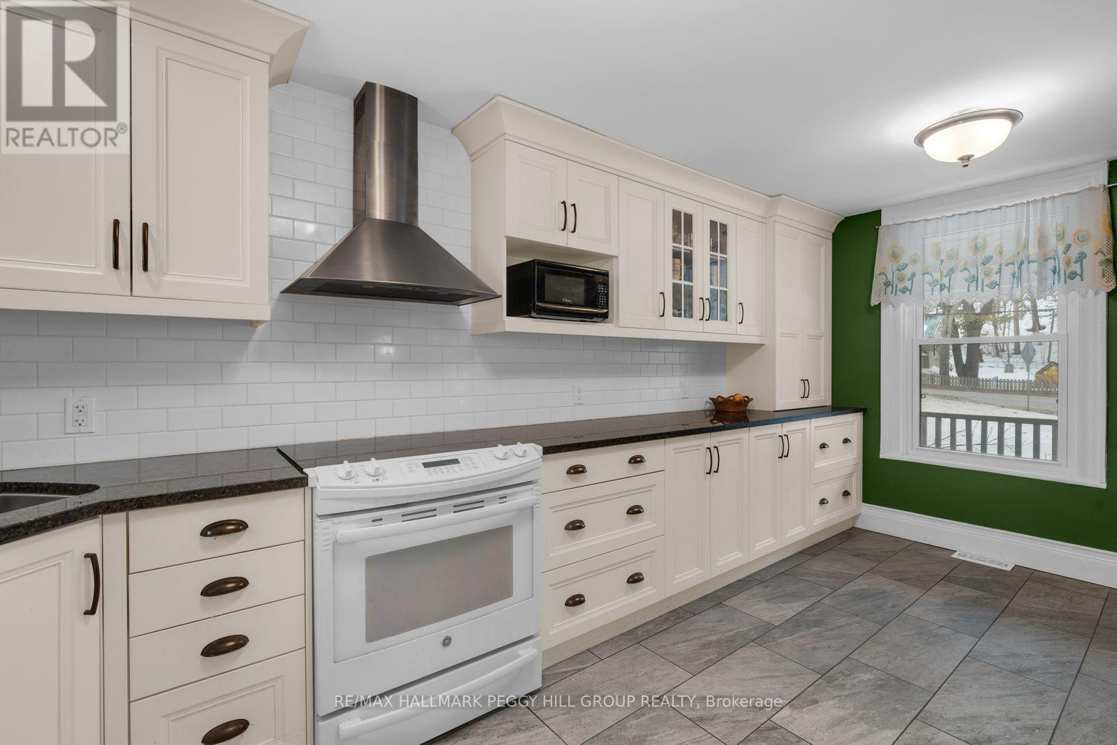 90 Doran Road, Springwater, Ontario  L9X 0L5 - Photo 3 - S12964152