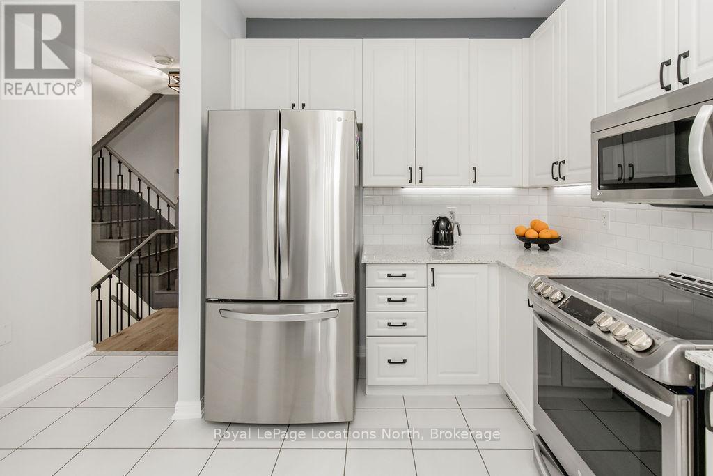 14 Berkshire Avenue, Wasaga Beach, Ontario  L9Z 0G3 - Photo 15 - S12964636