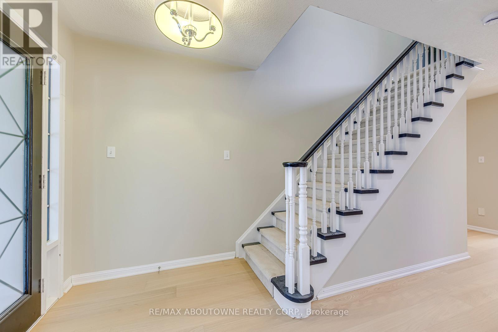 3037 Abernathy Way, Oakville, Ontario  L6M 5C1 - Photo 19 - W12964070