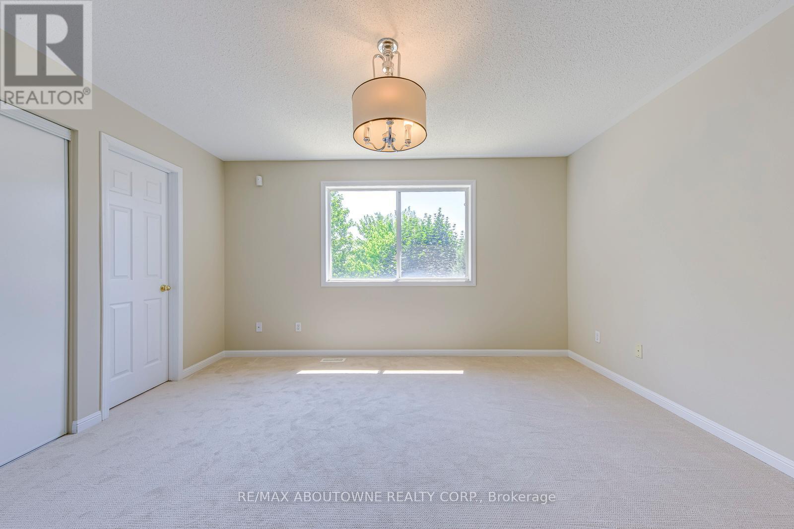 3037 Abernathy Way, Oakville, Ontario  L6M 5C1 - Photo 22 - W12964070