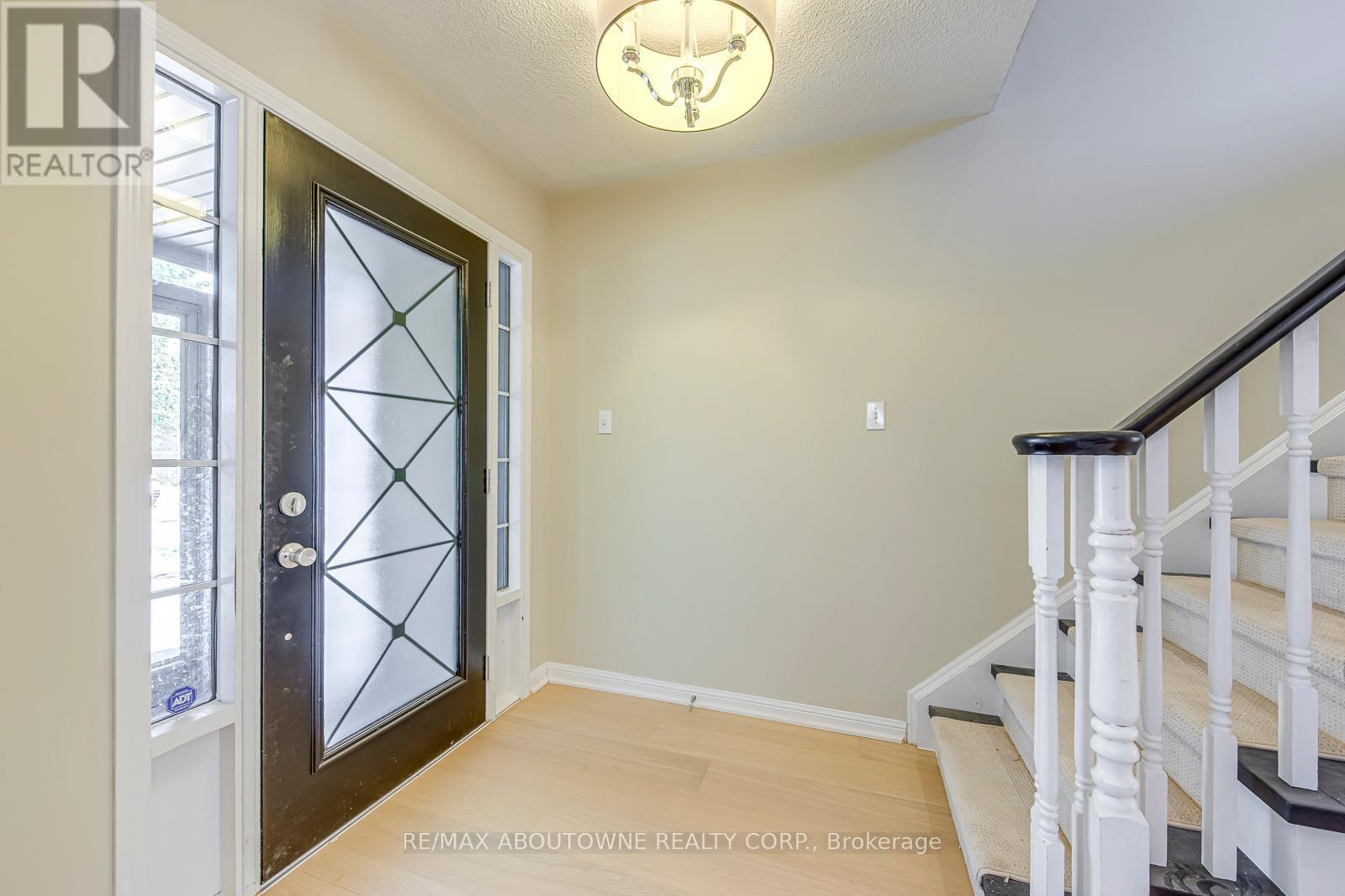 3037 Abernathy Way, Oakville, Ontario  L6M 5C1 - Photo 5 - W12964070