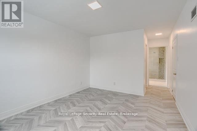 2 - 109 Stephen Drive, Toronto, Ontario  M8Y 3M8 - Photo 14 - W12964106