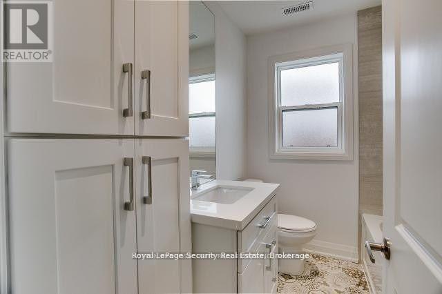 2 - 109 Stephen Drive, Toronto, Ontario  M8Y 3M8 - Photo 15 - W12964106