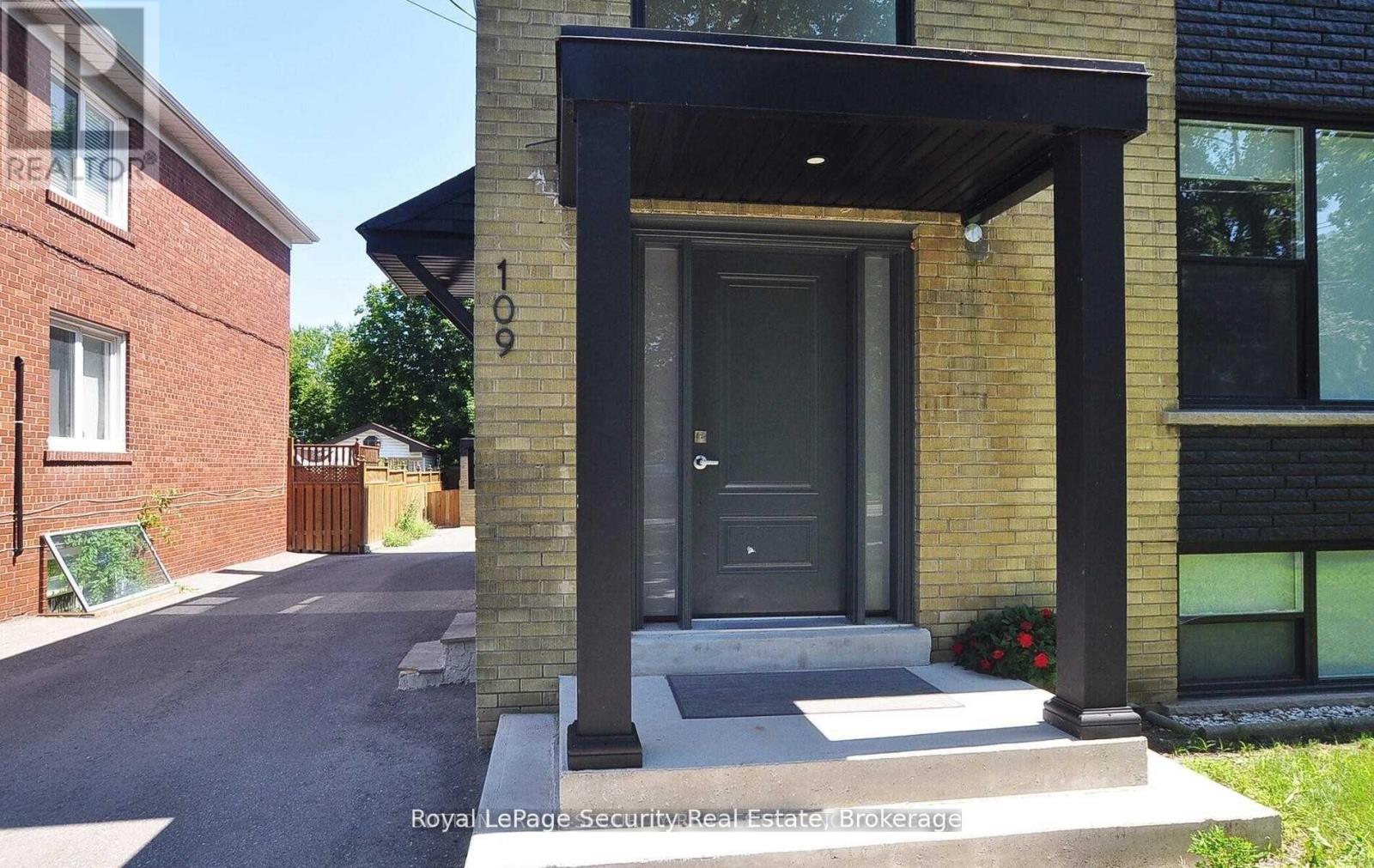 2 - 109 Stephen Drive, Toronto, Ontario  M8Y 3M8 - Photo 2 - W12964106