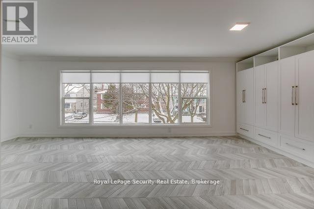 2 - 109 Stephen Drive, Toronto, Ontario  M8Y 3M8 - Photo 4 - W12964106