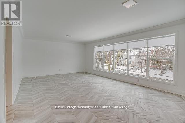 2 - 109 Stephen Drive, Toronto, Ontario  M8Y 3M8 - Photo 5 - W12964106